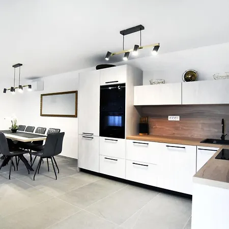 Smjestaj Za Poslovne Ljude,radnike,turiste Apartman *